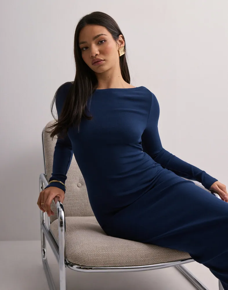 women's blue long sleeve dress Pleated Long A-Line Formal Dress with Bell Sleeves Red / 10