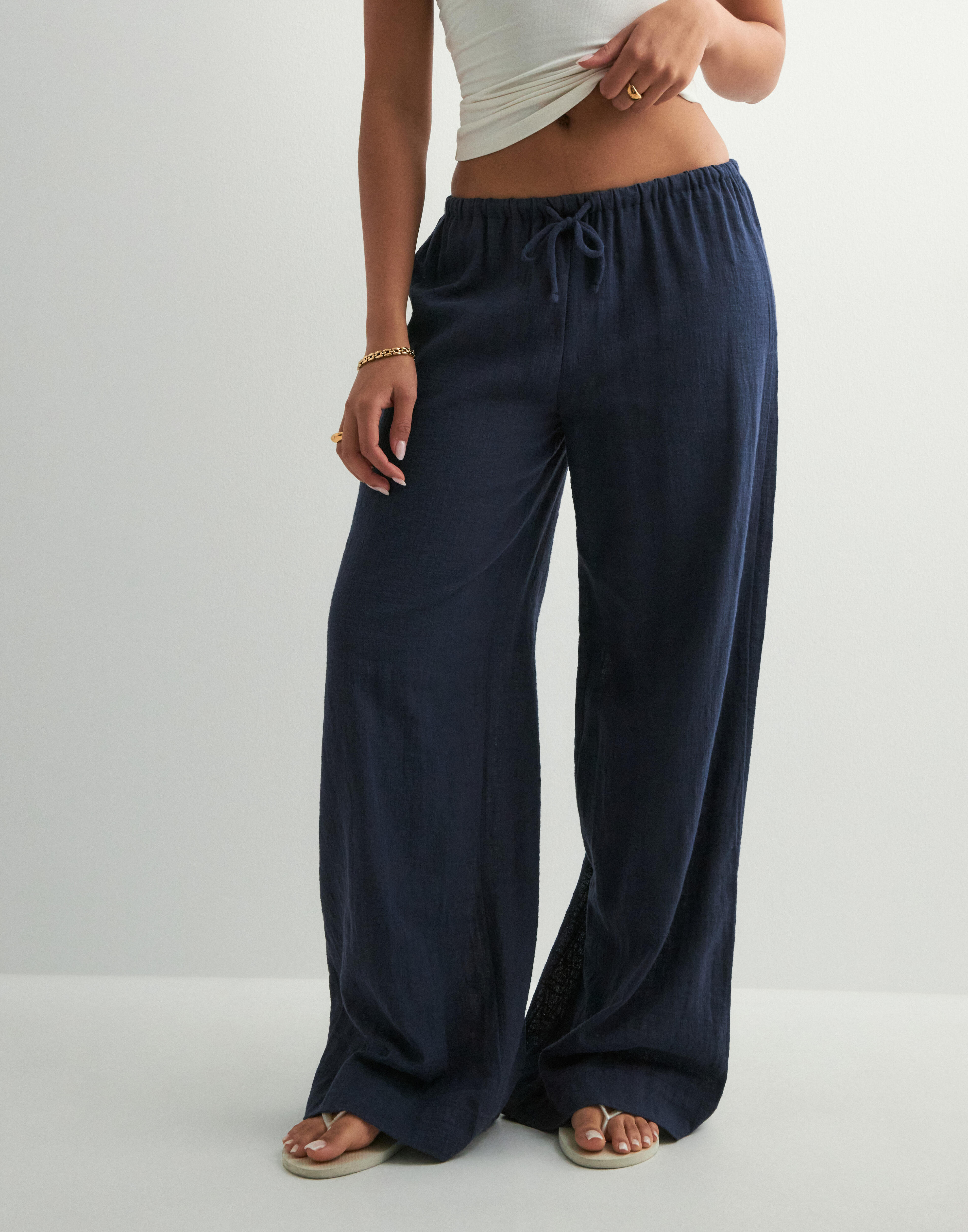 Plus Woven Textured Belted Wide Leg Pants | boohoo USA