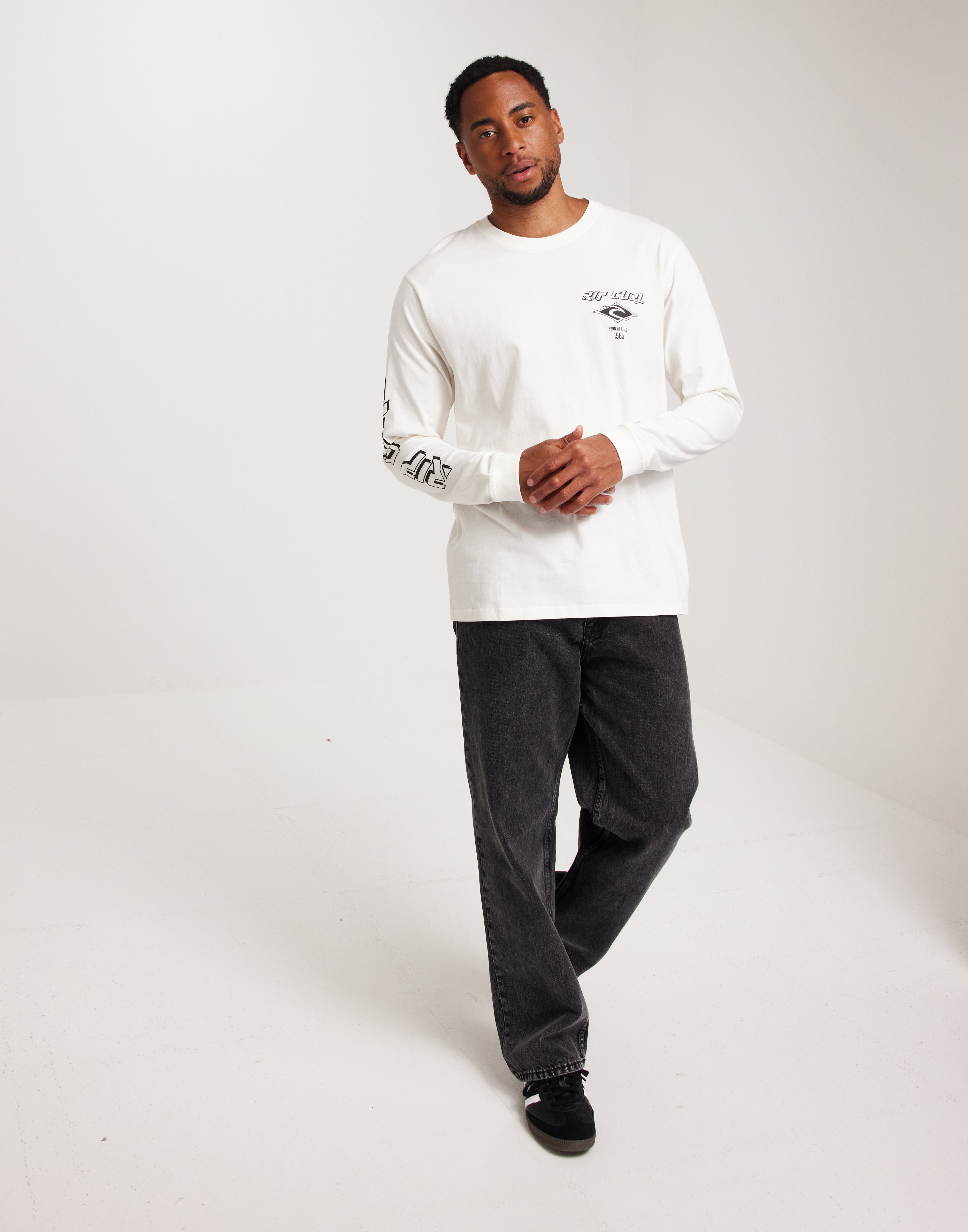 サイズL 白　STICK OUT LOGO L/S TEE 13536J L/S Mini Logo Tee ロゴTシャツ | GUESS(ゲス) JAPAN 公式