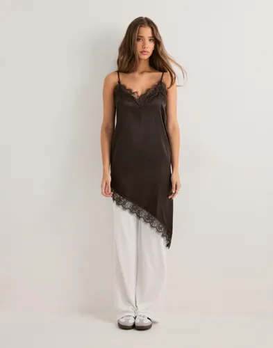 PIECES Pcnomi Strap Satin Lace Dress Wvn D festklänningar dam – bild 2