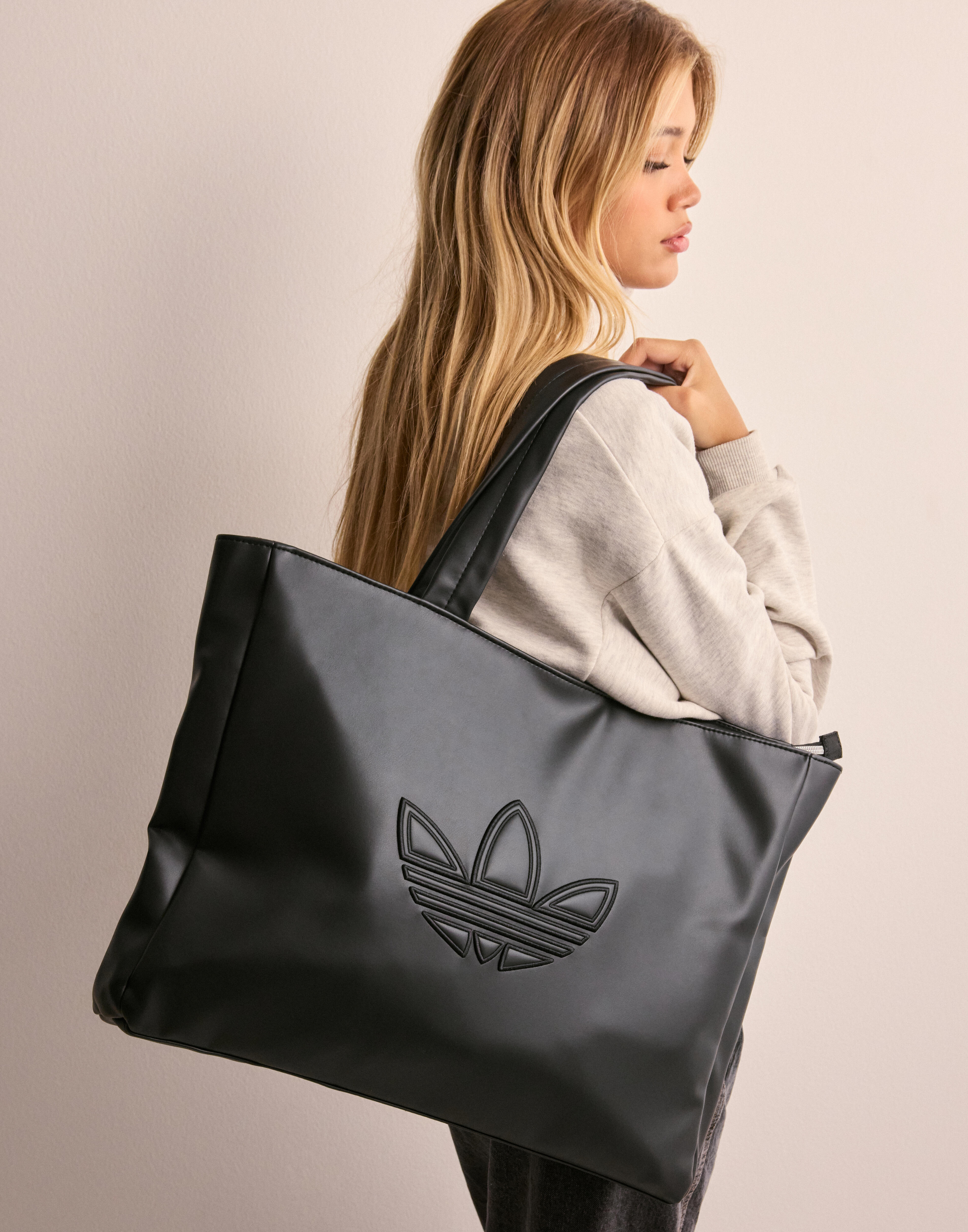 Buy Adidas Originals SHOPPER Black Nelly