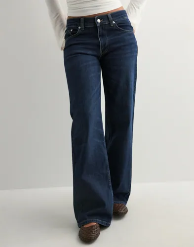 Nelly - Blå - Low Waist Loose Jeans
