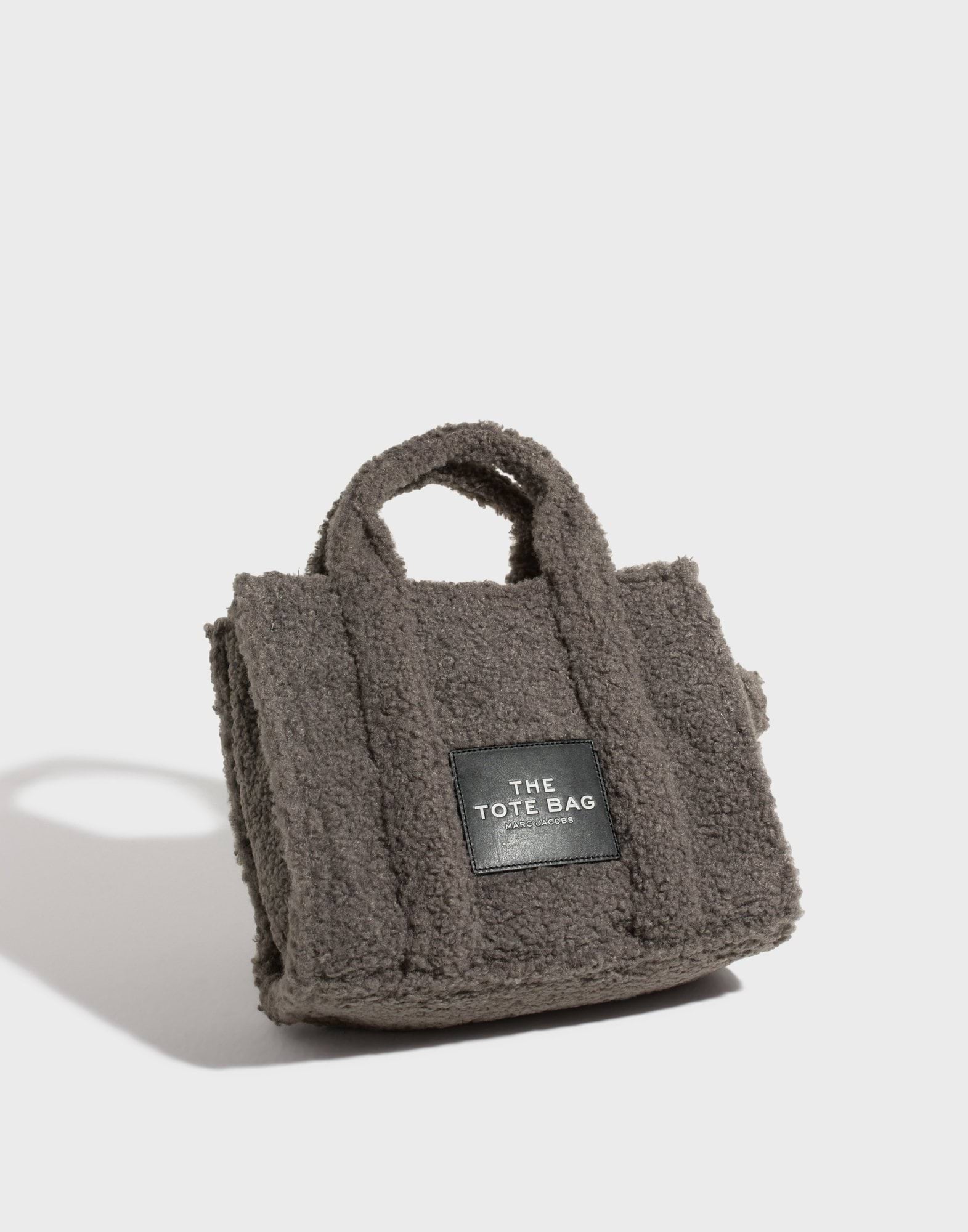 THE MEDIUM TOTE