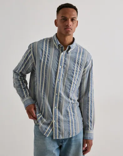 Gant blårandig seersuckerskjorta med button down-krage och bröstficka