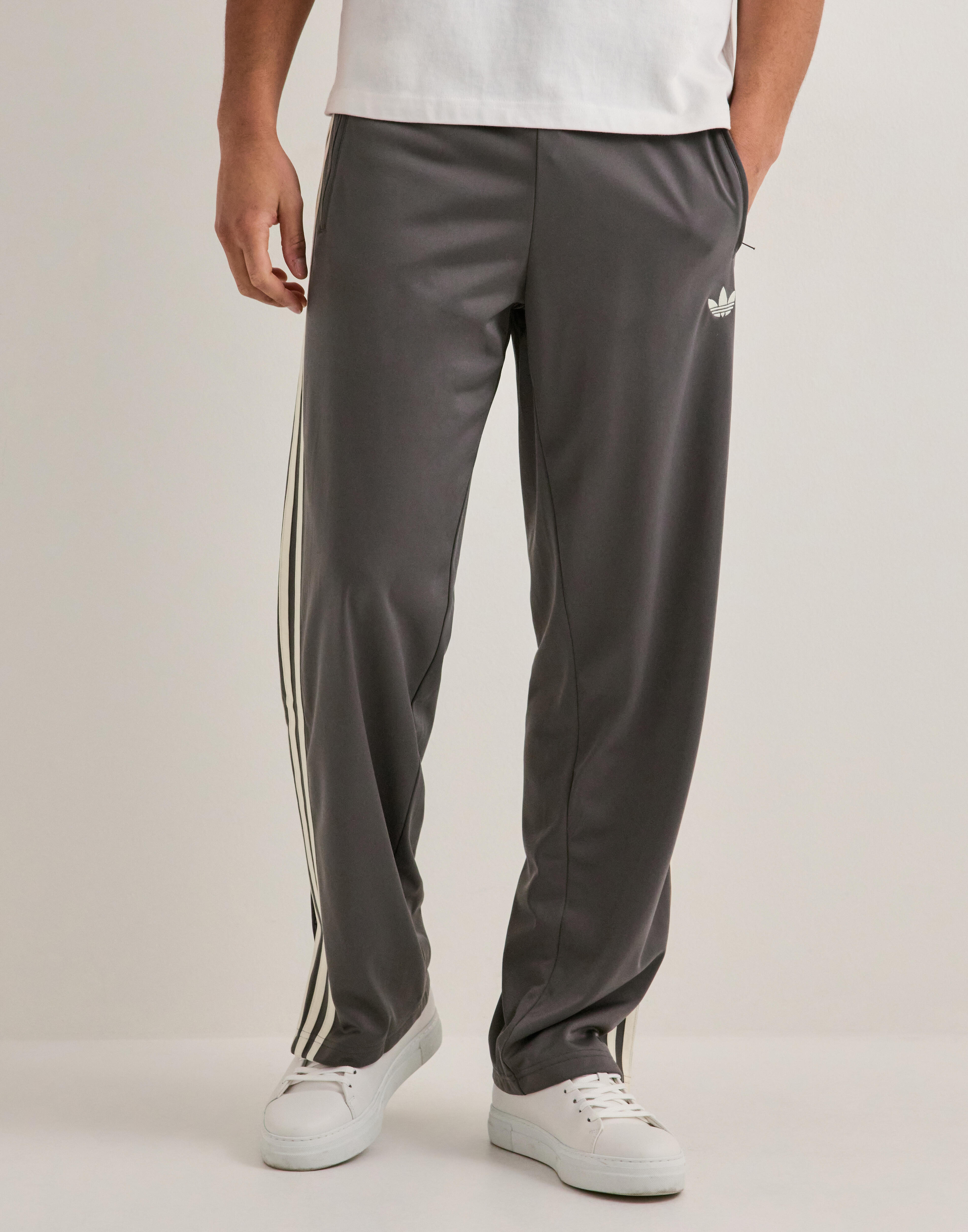 Köp Adidas Originals Firebird Tp - Charcoal | NLYMAN