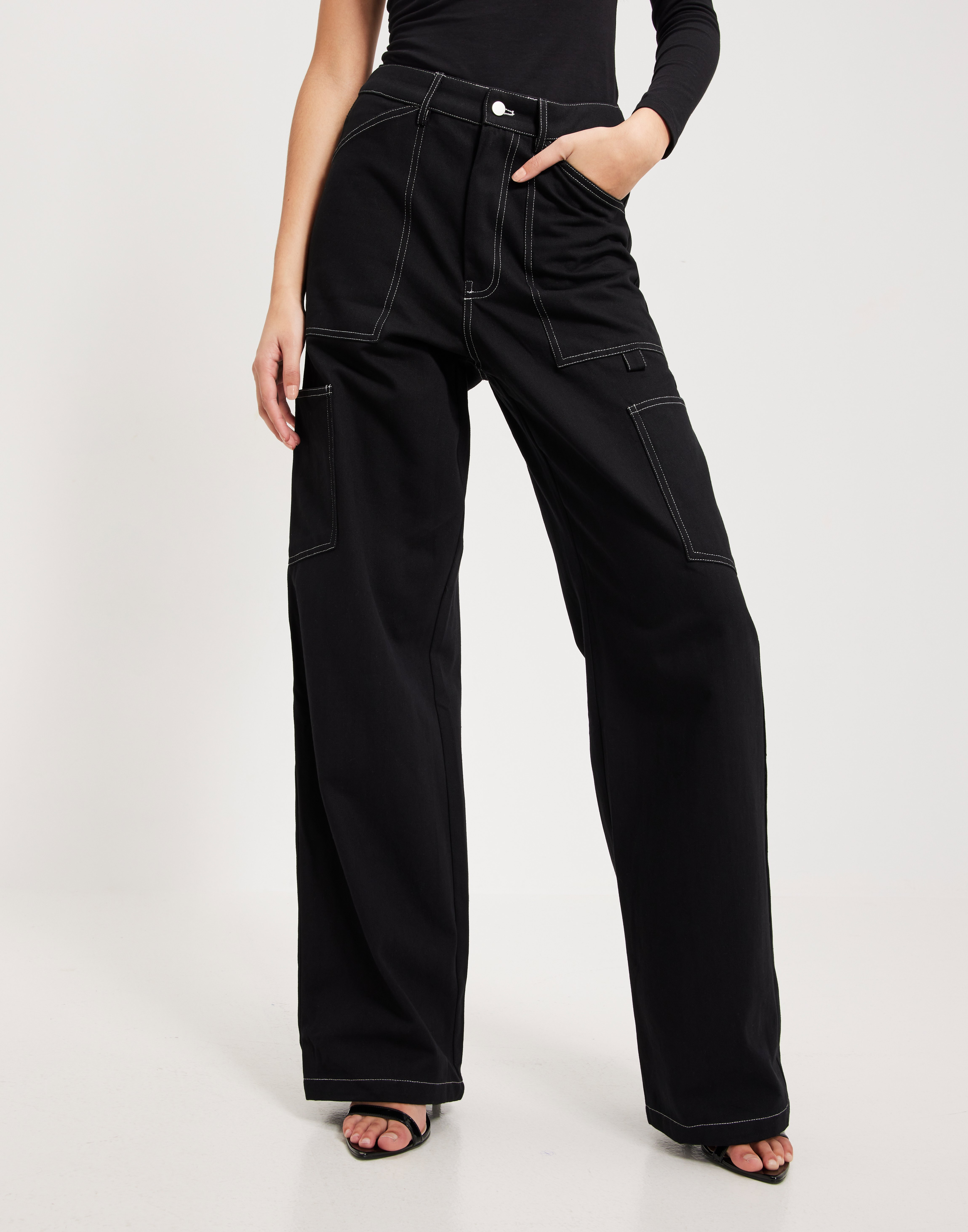 Buy Pieces PCOFELIA HW WIDE CARGO PANTS D2D - Black | Nelly.com