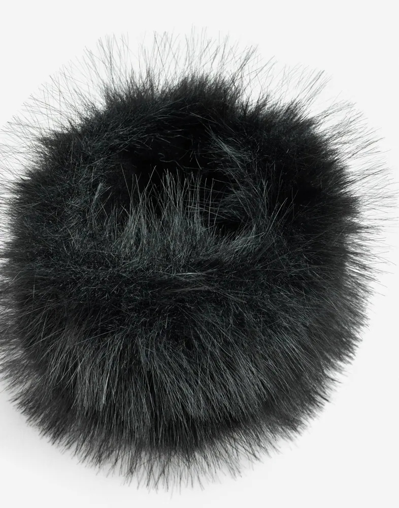 Nelly Faux Fur Cuffs – bild 3