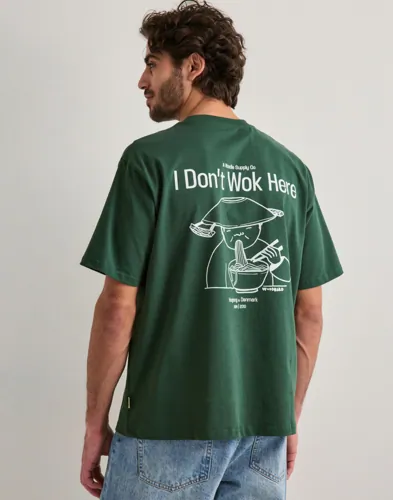 Woodbird Baine Wok Tee T-shirts med tryck herr – bild 3