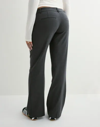 Nelly - Grå - Low Waist Flare Suit Pants