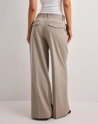 Nelly - Rutigt/Randigt - Volume Back Pocket Striped Pants