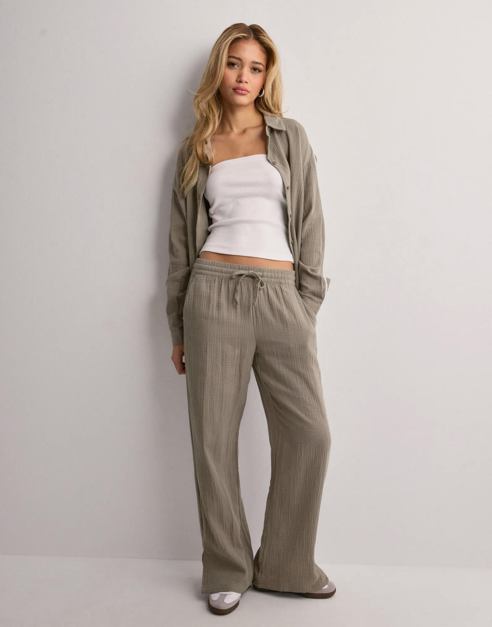 JDY Wide leg Broek 'JDYLOUISVILLE' in Zwart | ABOUT YOU JDY Wide leg Broek 'JDYLOUISVILLE' in Zwart | ABOUT YOU