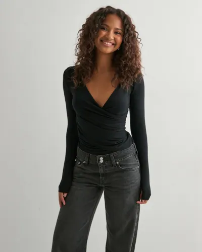 Nelly - Svart - Ultra Soft Wrap Top