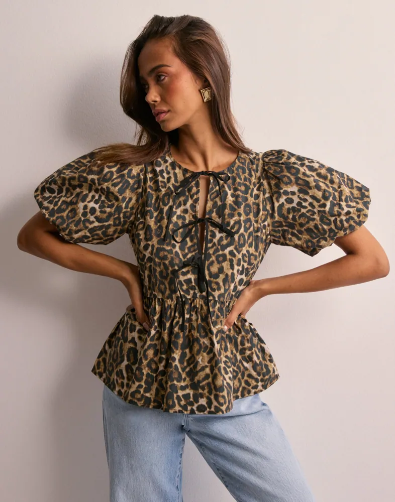 Puff Sleeve Button Top