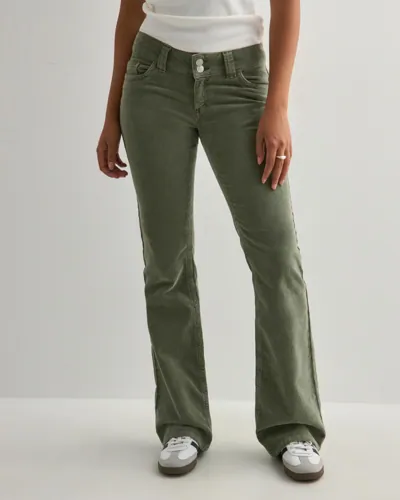 Nelly - Grøn - Low Waist Corduroy Stitch Jeans