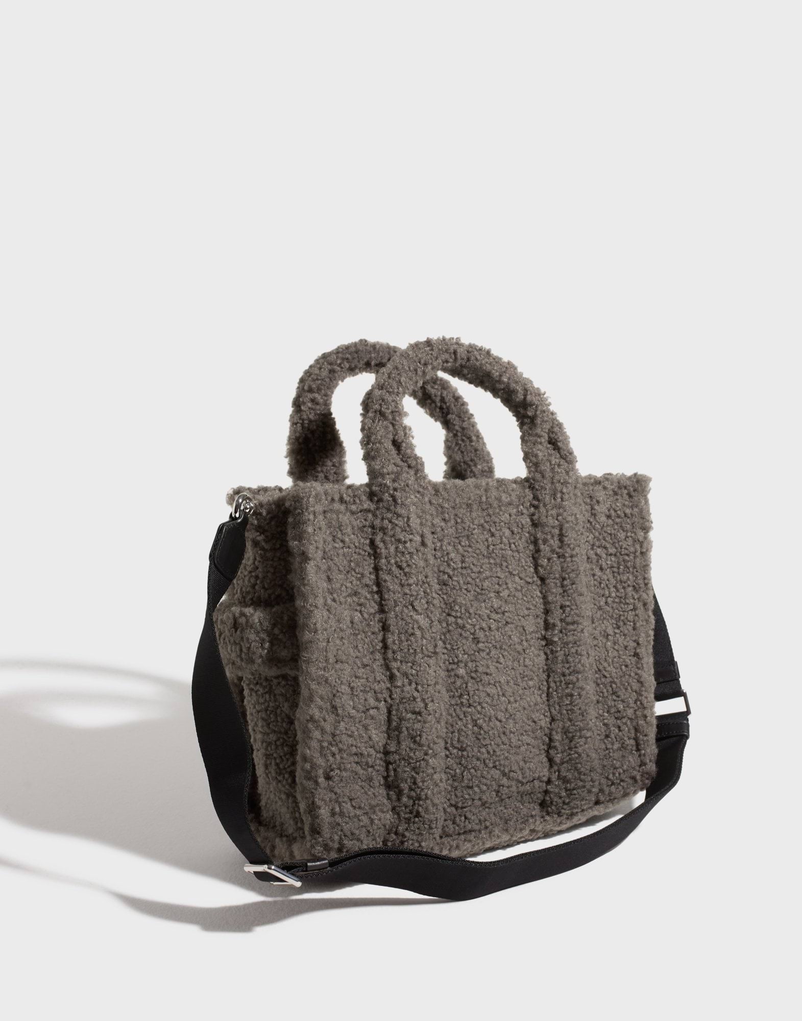 THE MEDIUM TOTE