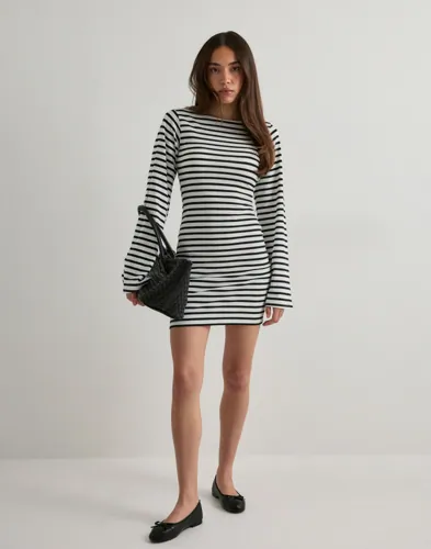 Nelly Stripe Wide Sleeve Dress sommarklänningar dam – bild 3