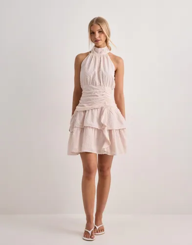 NEO NOIR Amaris Dobby Dress sommarklänningar dam – bild 2