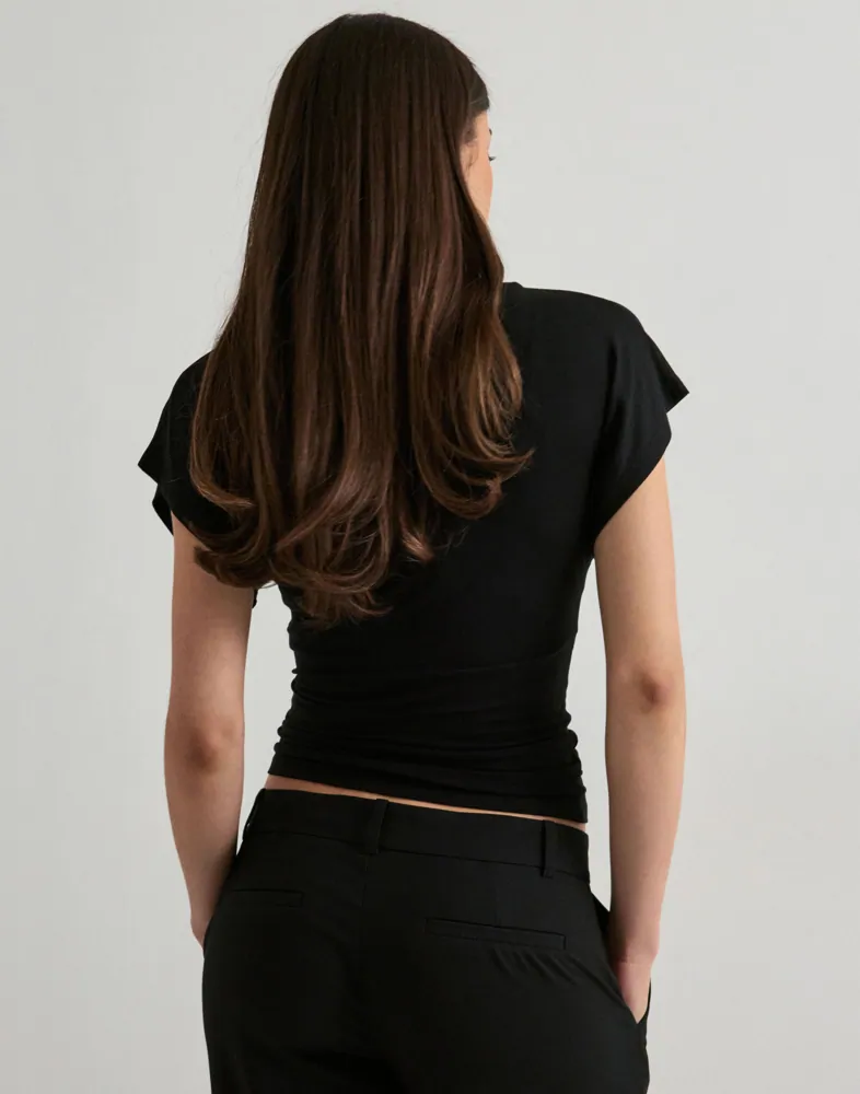 Nelly Soft Plunge Top toppar & linnen dam – bild 3