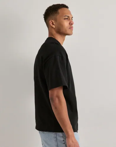 Que Sera Sera Boxy Pocket Tee Oversized t-shirts t-shirts - bas herr – bild 3