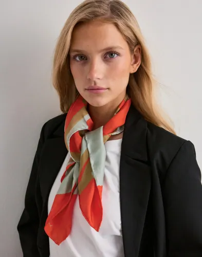 BECKSÖNDERGAARD - Rød - Graphiflora Sia Scarf