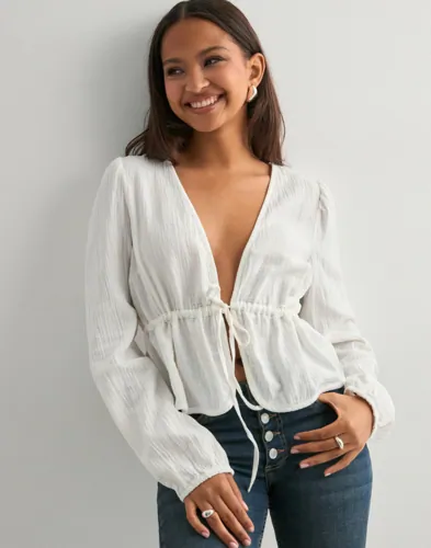 Pieces - Hvid - Pcsastina Ls V-Neck Top Wvn Bc