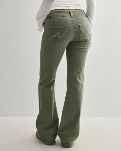 Nelly - Grøn - Low Waist Bootcut Stitch Jeans