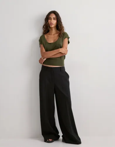 Nelly Deep Neck Knit Top toppar dam – bild 3