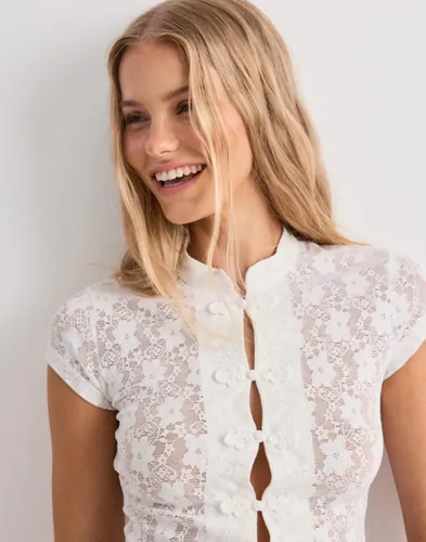 Nelly Decor Button Lace Top toppar dam – bild 3