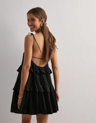 Nelly - Sort - Volume Flounce Dress
