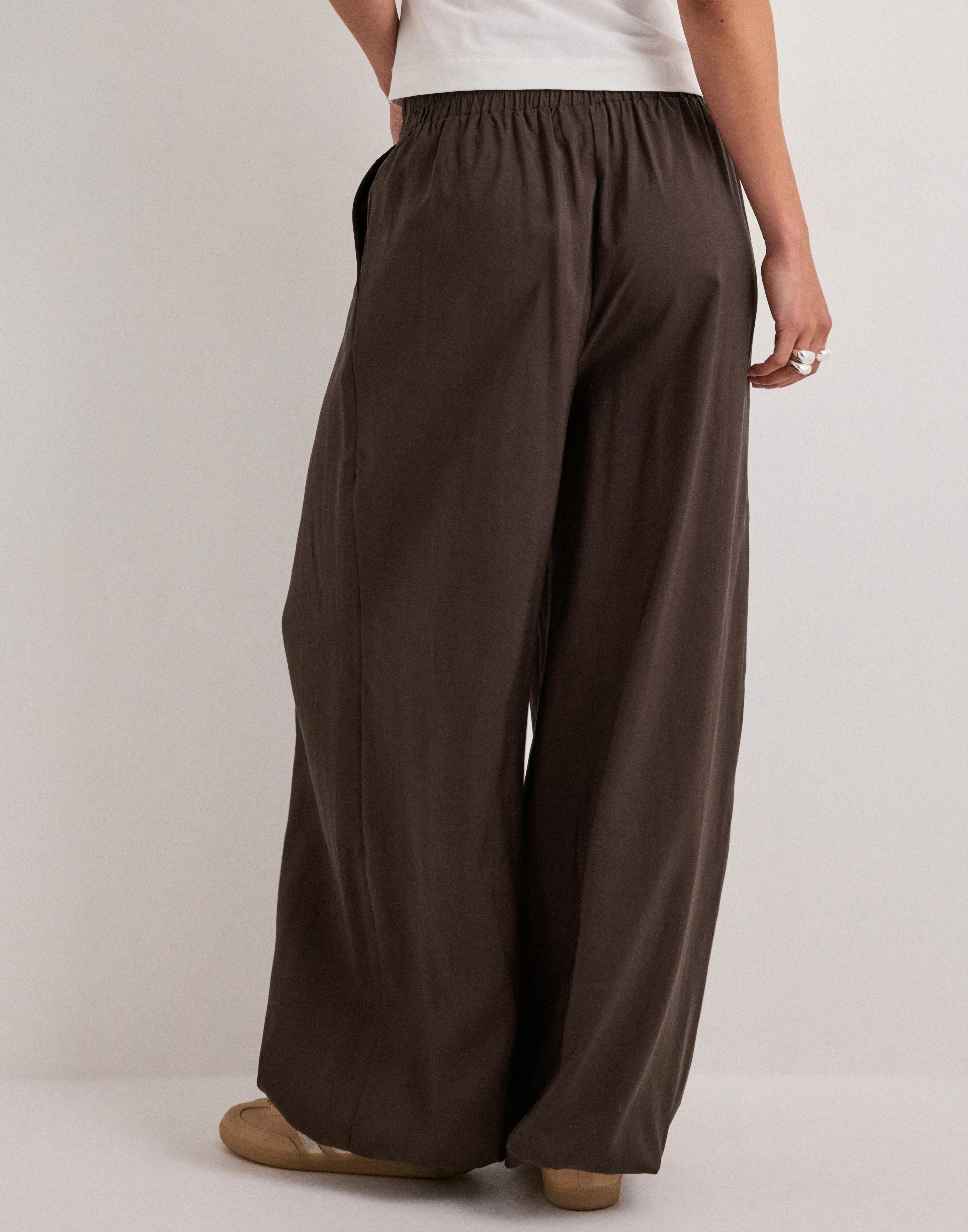 Buy Pieces PCALAIA HW BALLOON PANTS WVN - Chicory Coffee | Nelly.com