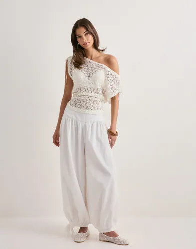 Nelly Wonderful Lace Shoulder Top toppar dam – bild 3