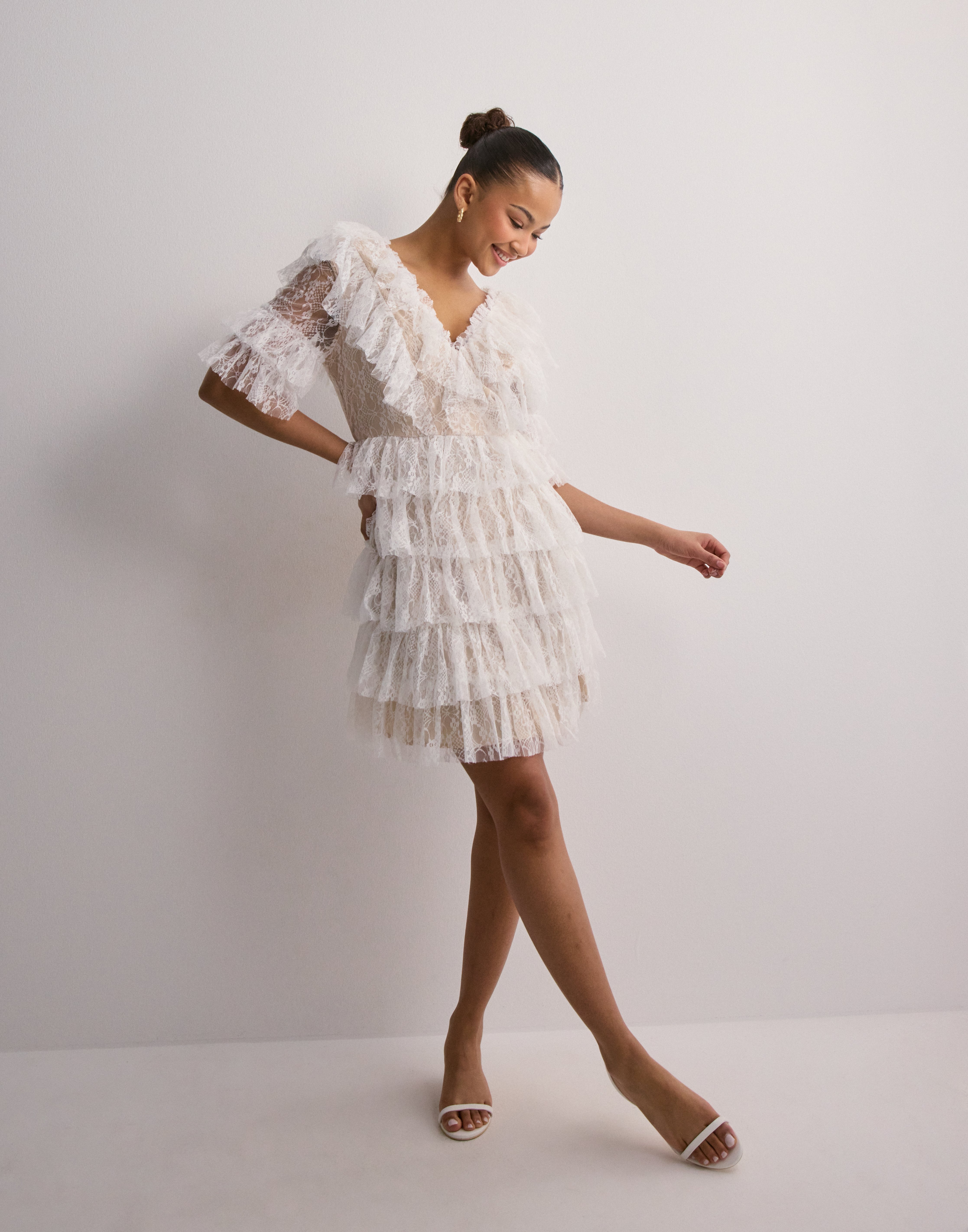 Buy Malina Sky v-neck frill mini lace dress - White | Nelly.com