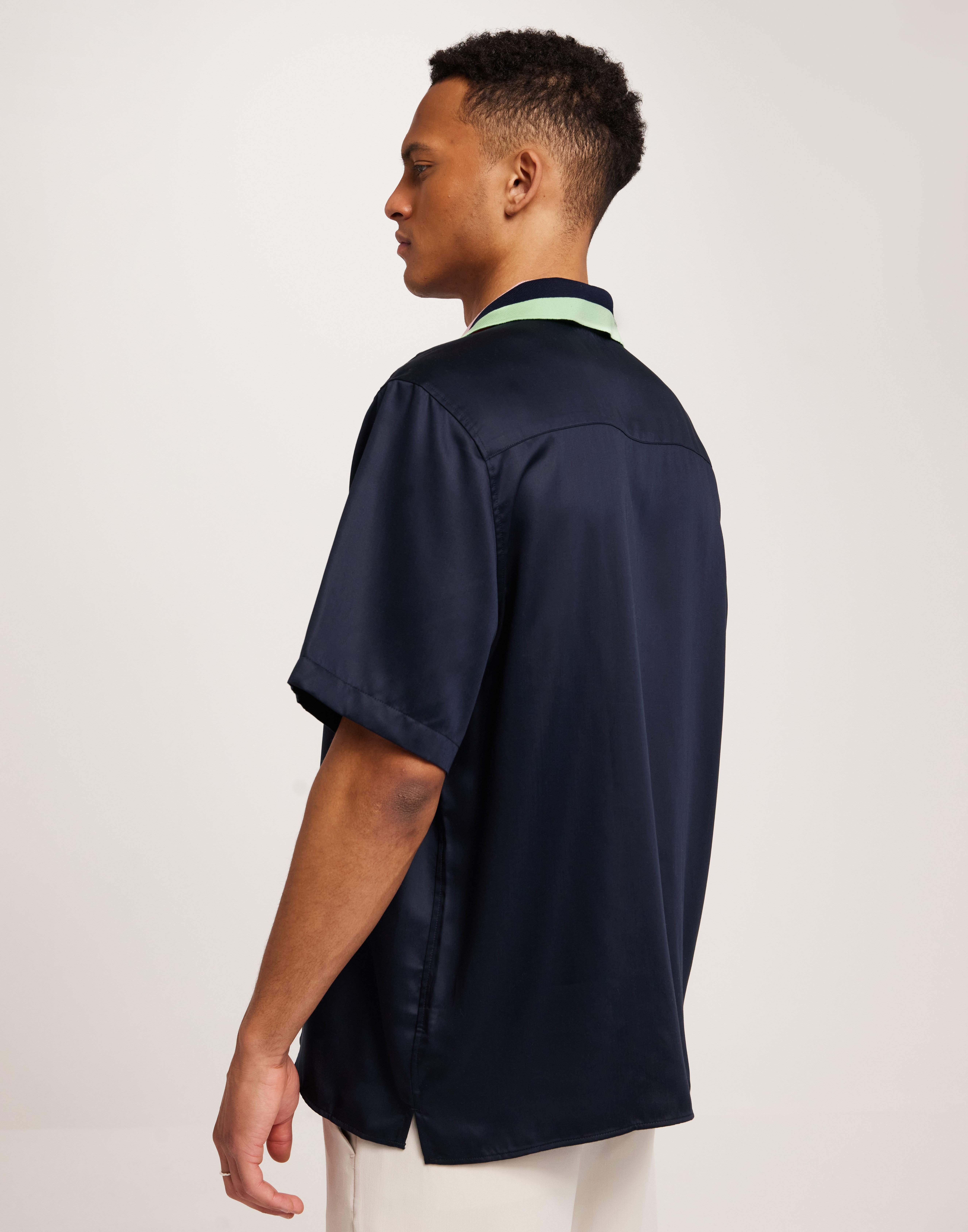 Buy J Lindeberg Skala SS Knit Collar Shirt - Navy | NLYMAN
