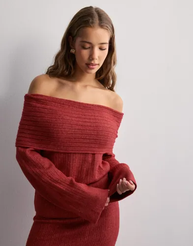 Nelly - R⌀d - Slouchy Rib Knit Sweater