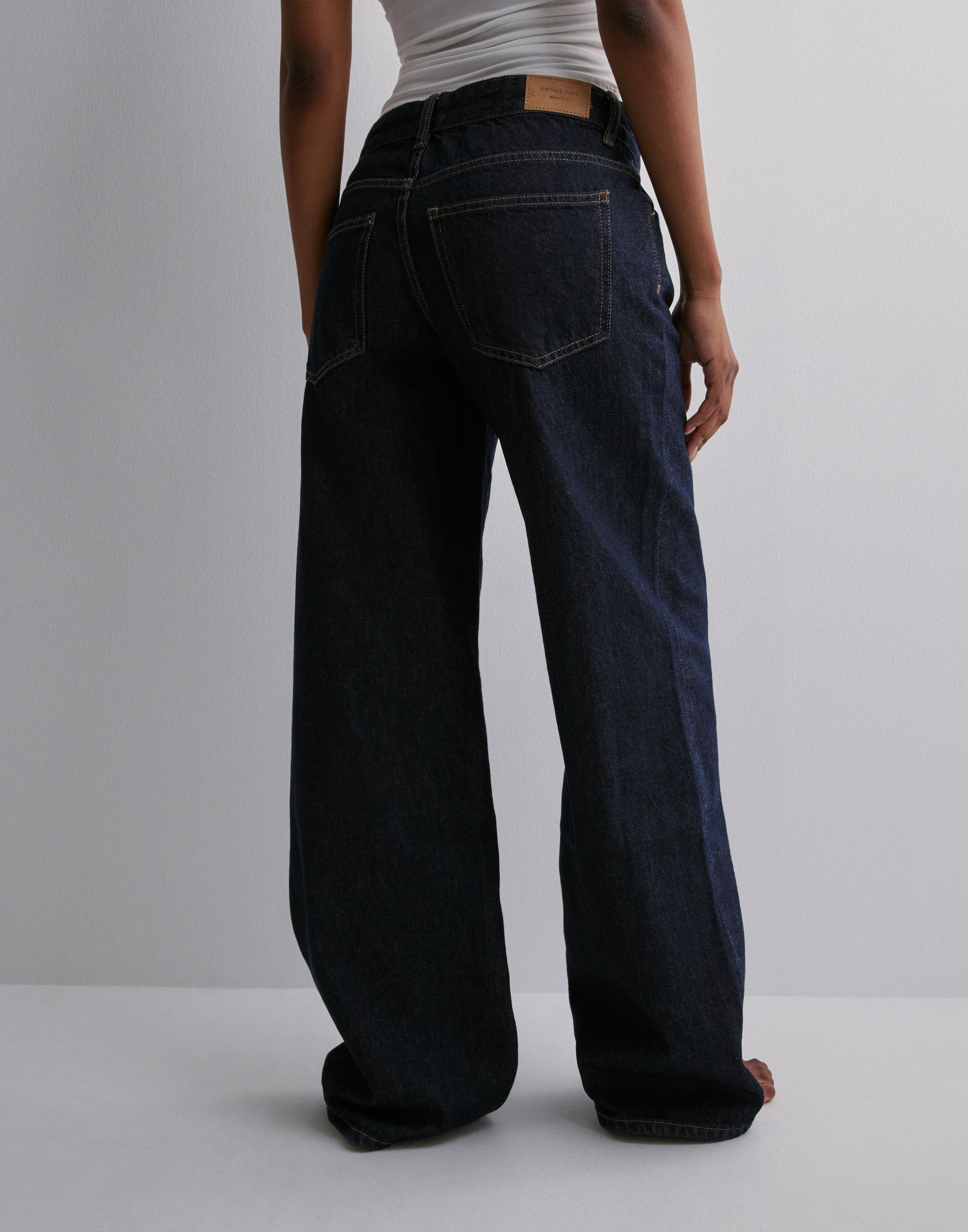 Low wide jeans