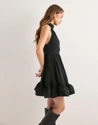 MALINA Fern Halterneck Ruffled Mini Dress korta klänningar dam – bild 2