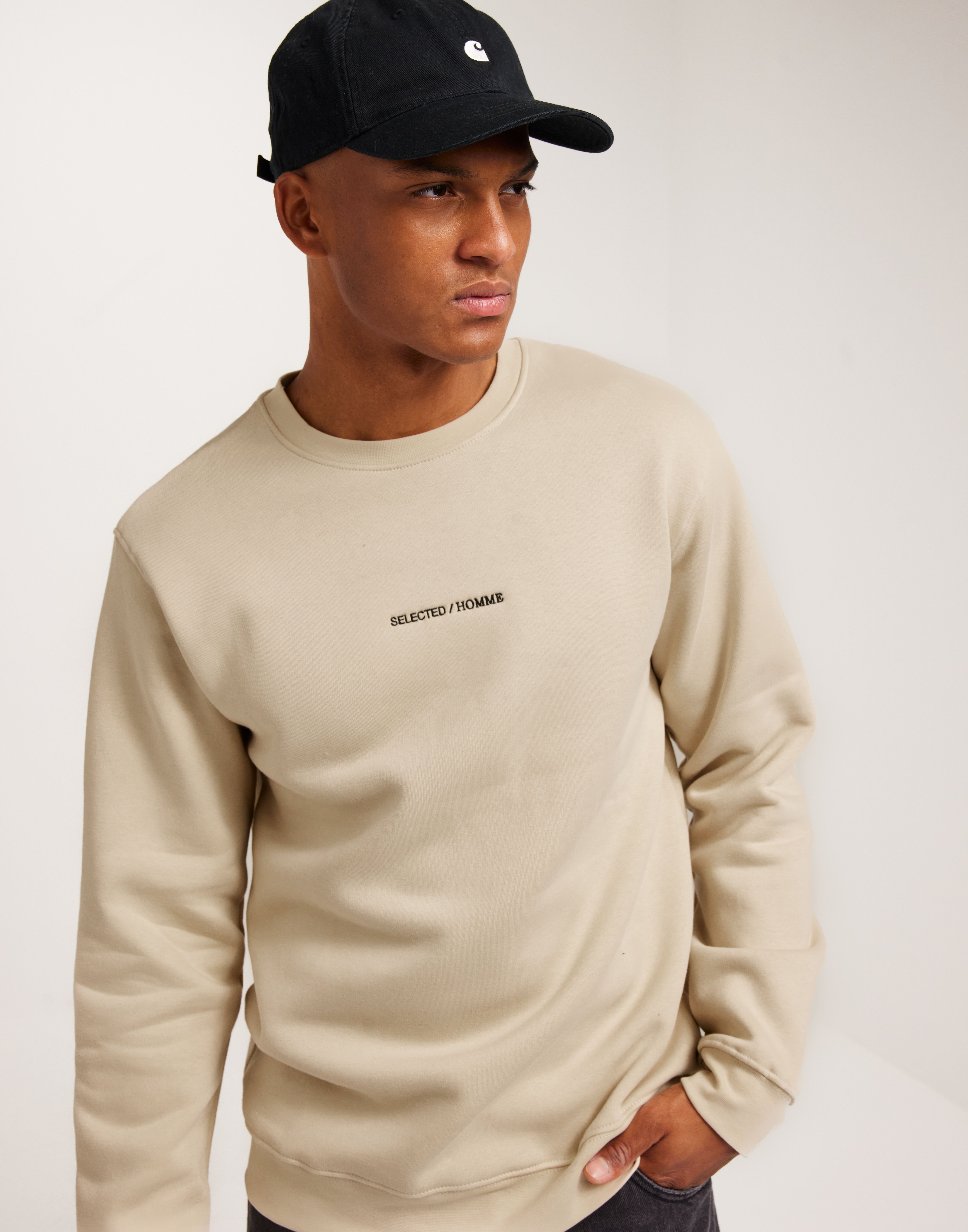 Köp Selected Homme SLHHANKIE LOGO CREW NECK SWEAT NOOS - Oatmeal | NLYMAN