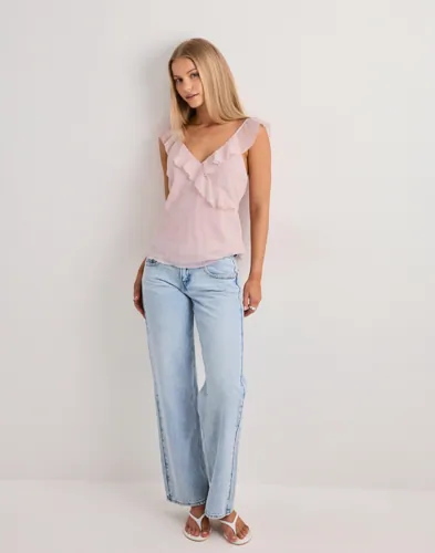 Nelly Flounce v-neck top toppar dam – bild 3