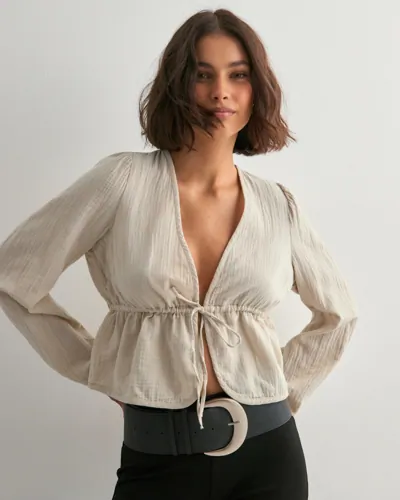 Pieces - Beige - Pcsastina Ls V-Neck Top Wvn Bc