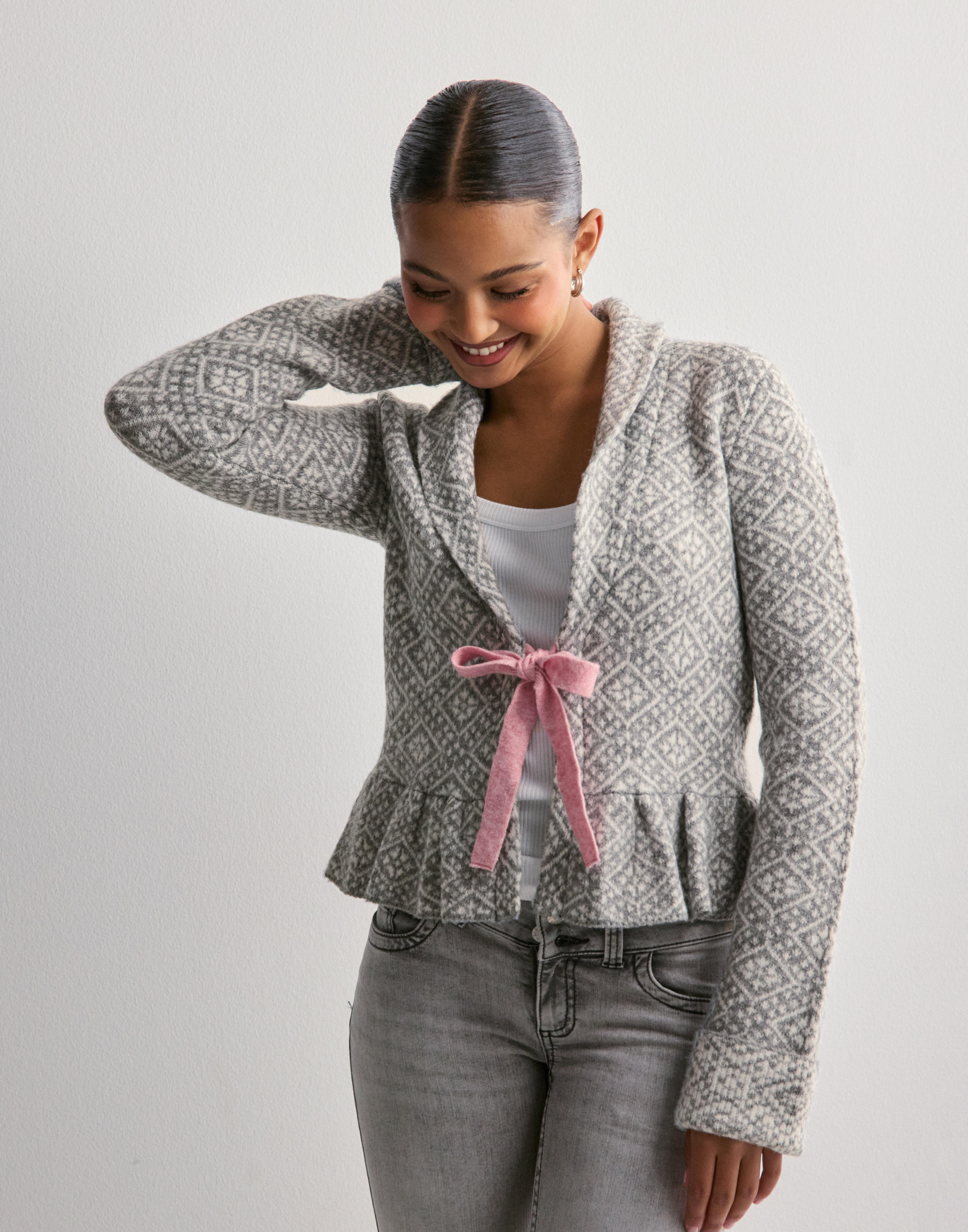 Nelly - Grå - Flounce Tie Jacquard Knit Cardigan