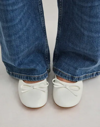 Nelly - Vit - Effortless Ballerina