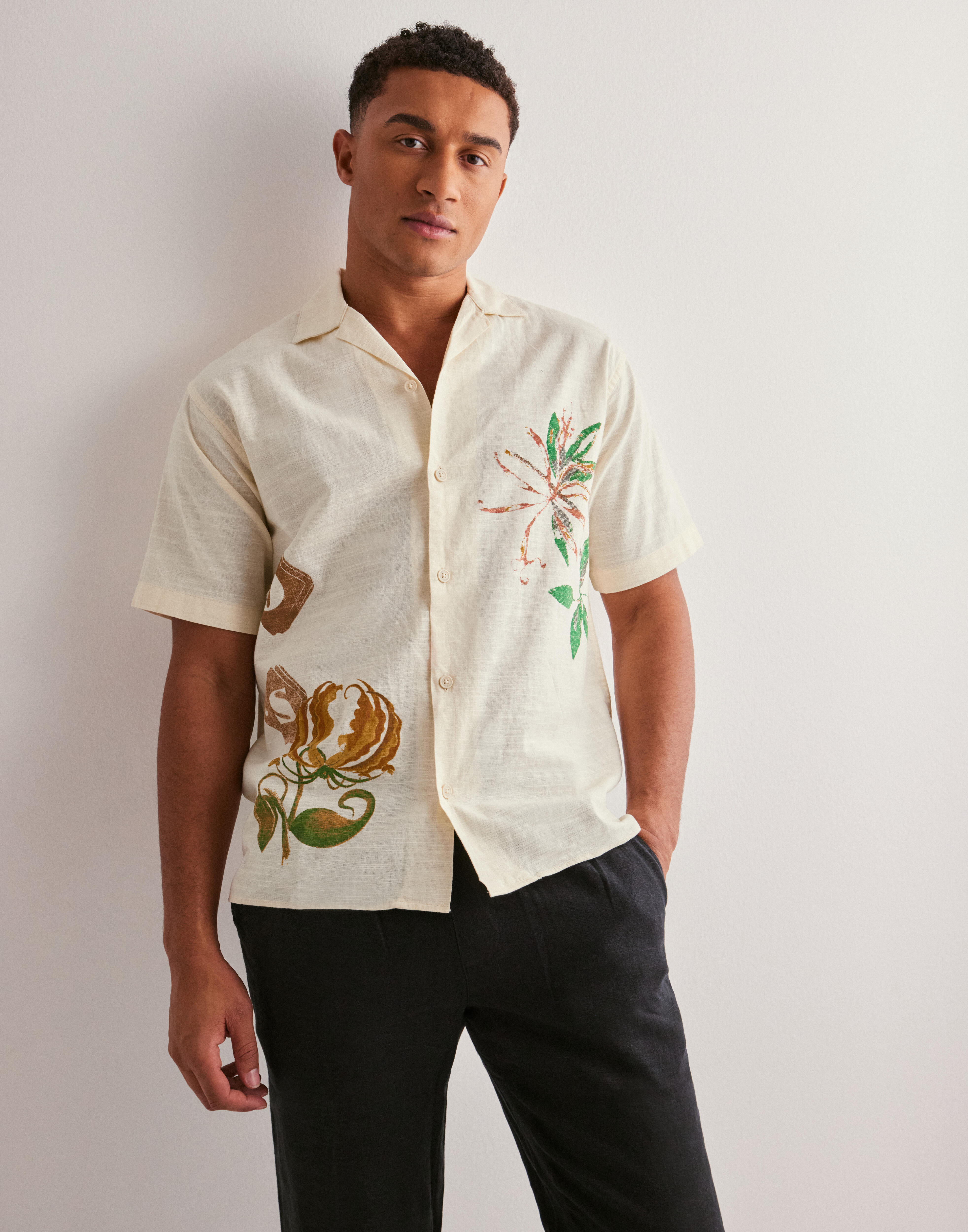 Buy Jack & Jones JORLUKE RETIRO AOP SHIRT SS SE25 - Antique White