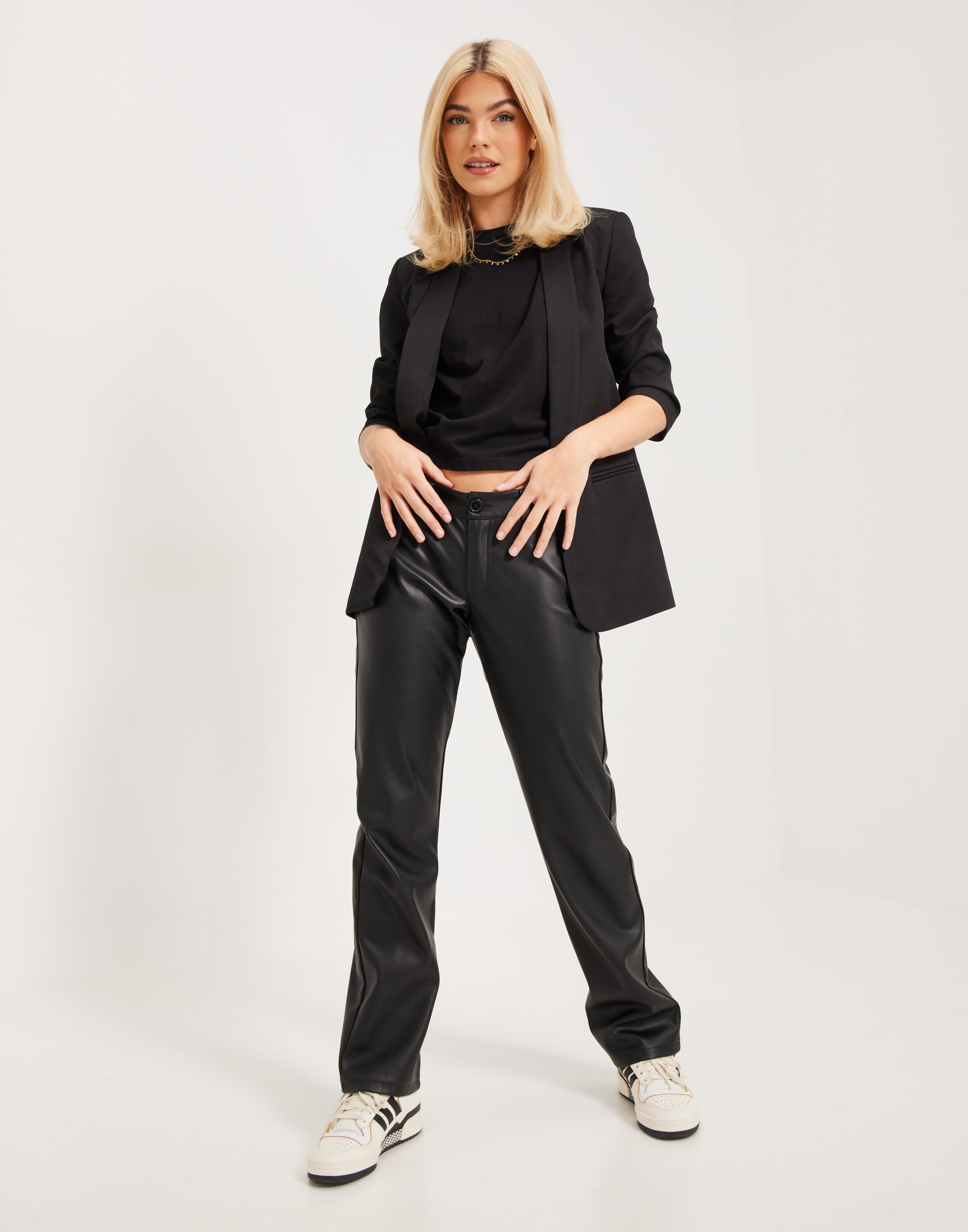 24年 大人気《Theory》CASUAL. BLAZER UL(4) 黒 レディース 24年 大人気《