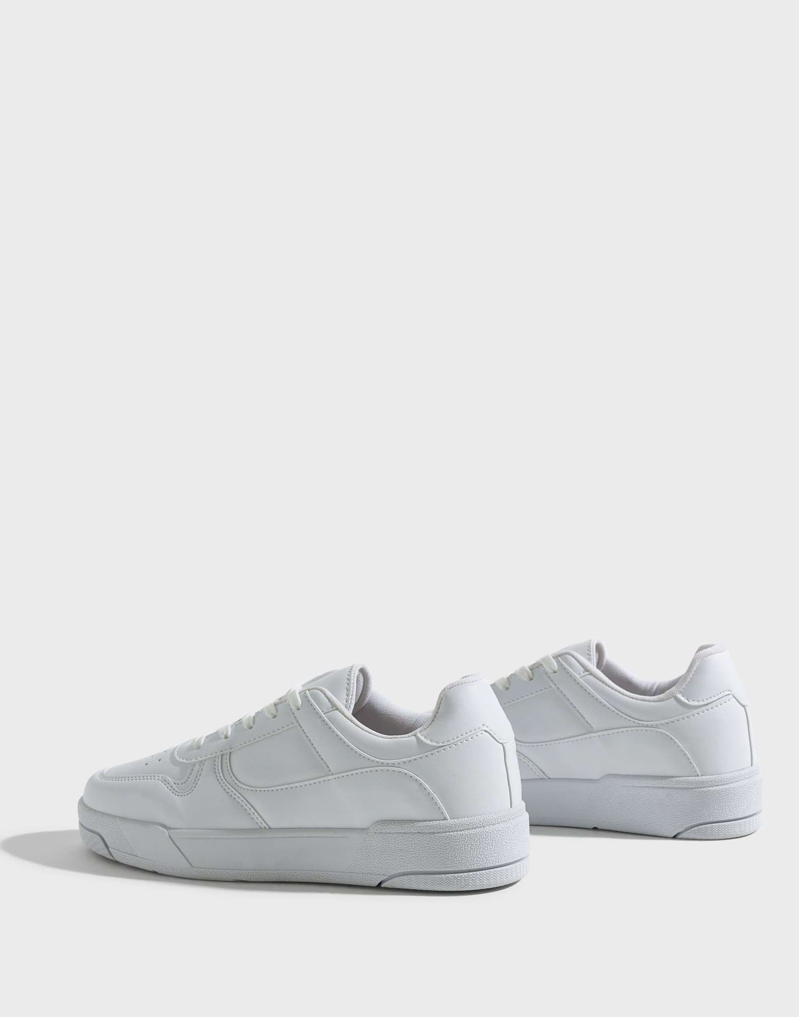 Perfect Base Sneaker