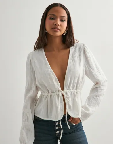 PIECES Pcsastina Ls V-Neck Top Wvn Bc blusar dam – bild 3