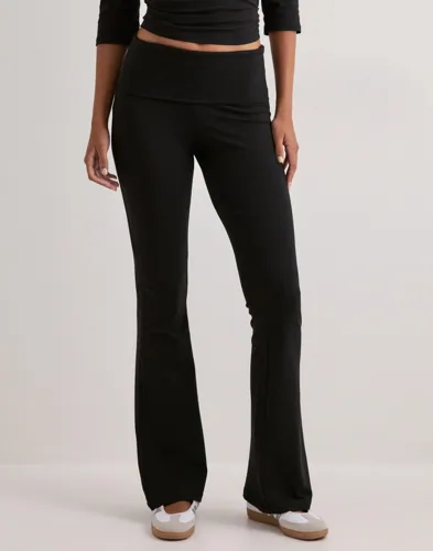 PIECES Pcgeorgina Mw Flared Legging Jrs D2 leggings dam – bild 3