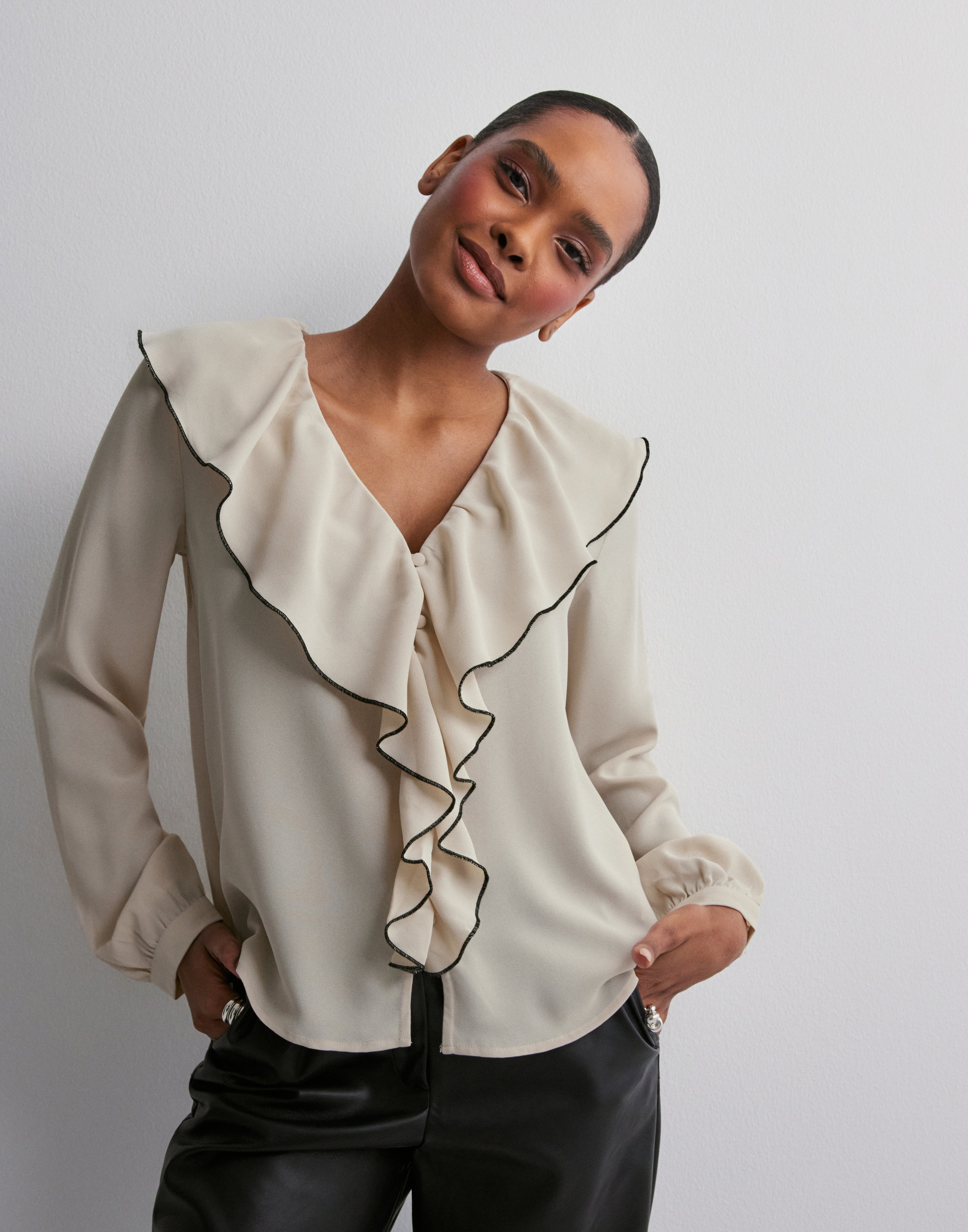 Buy Only ONLLISE V-NECK CONTRAST FRILL SHIRT - Pumice Stone Black