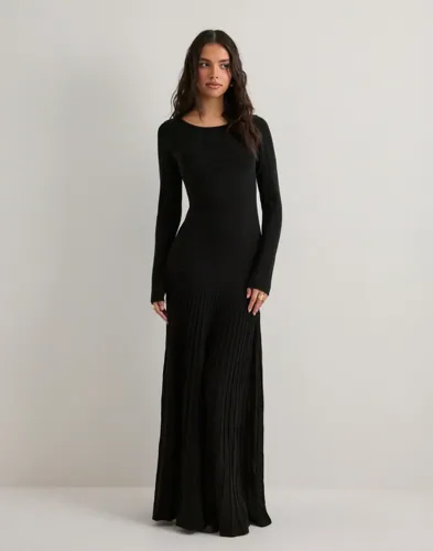 Neo Noir - Sort - Sage Knit Dress