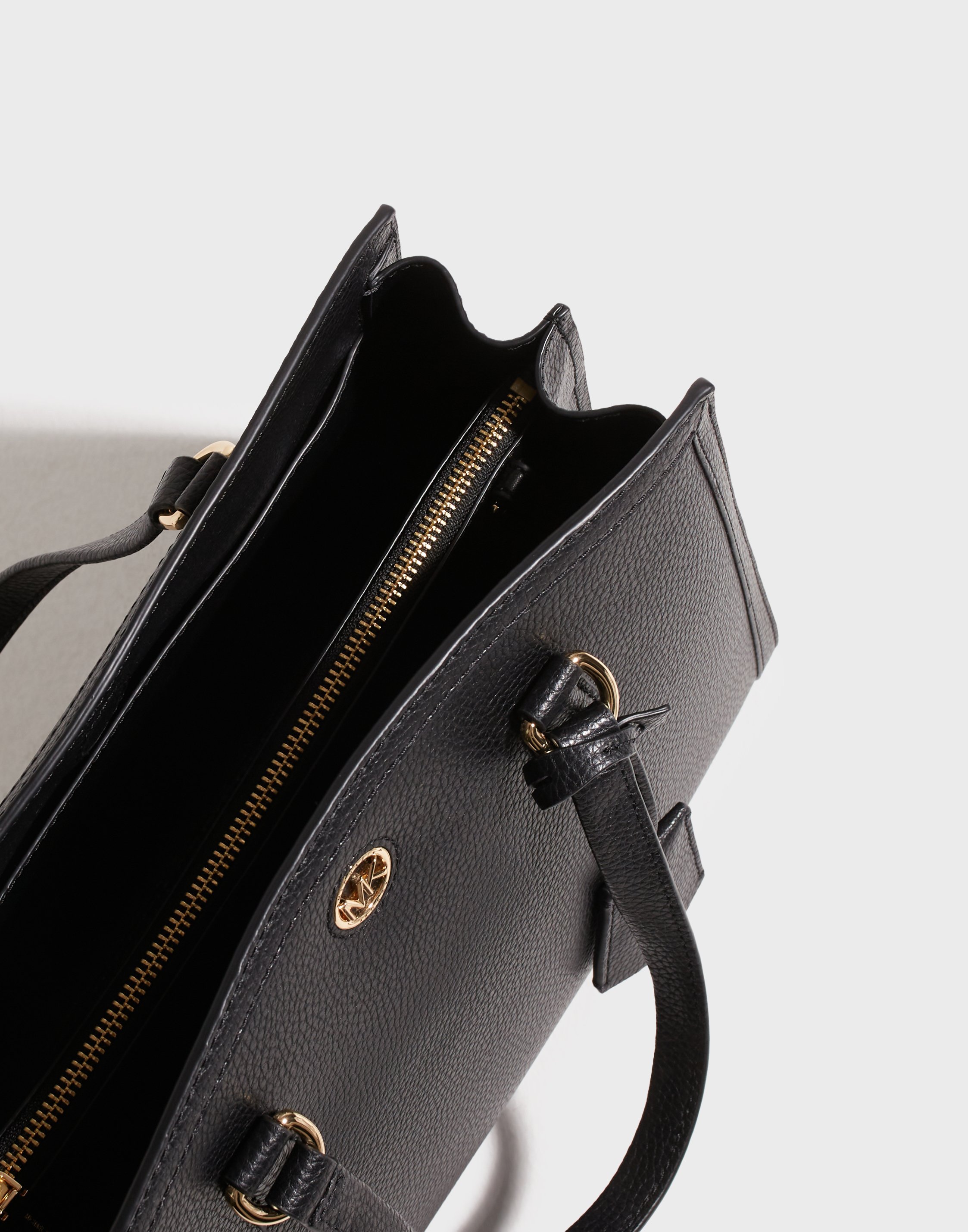 【送料&関税込】Michael Kors Chantal Medium Pebbled Leather Chantal Medium Pebbled Leather Satchel | Michael Kors [US]