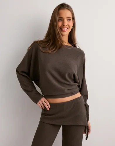 Nelly - Brun - Effortless Knit LS Sweater